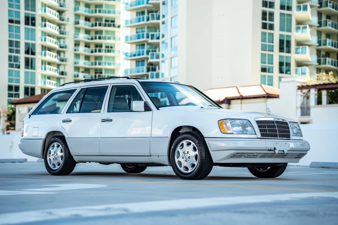 1995 Mercedes-Benz W124 E-Class - Image 11 of 31
