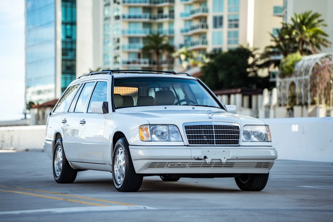 1995 Mercedes-Benz W124 E-Class - Image 13 of 31