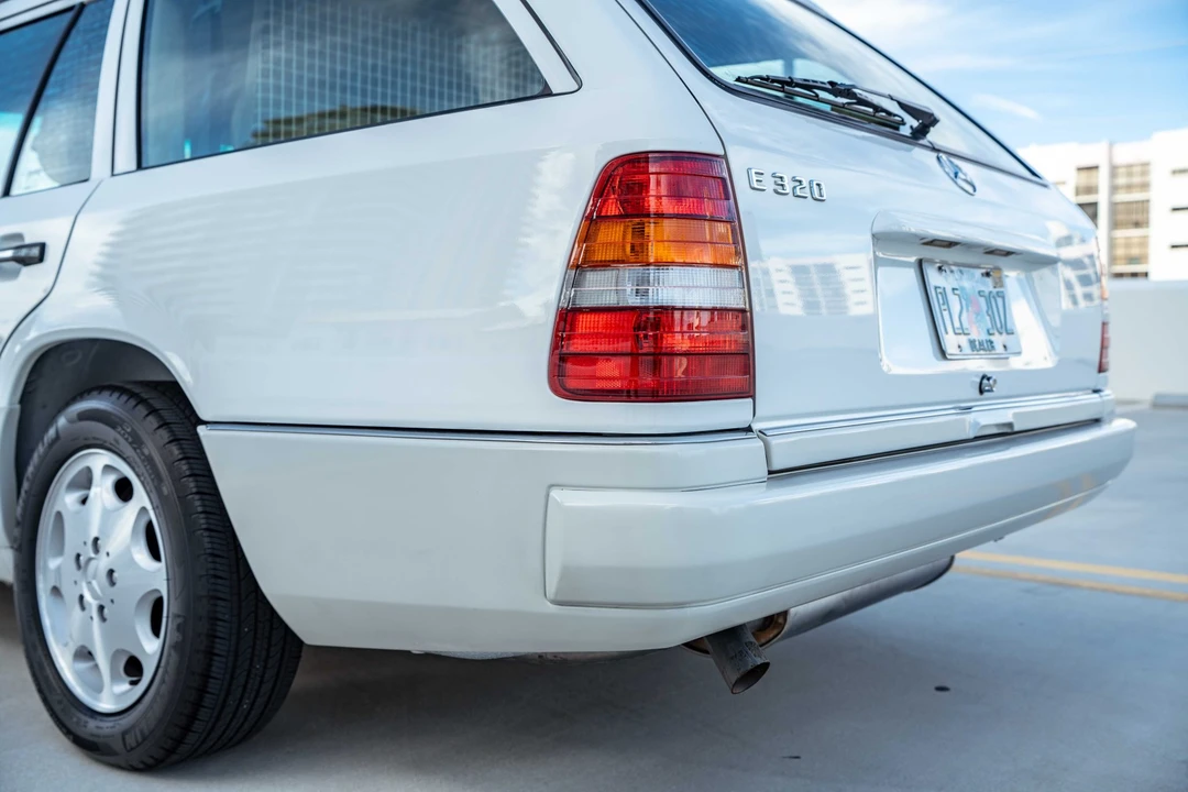 1995 Mercedes-Benz W124 E-Class - Image 22 of 31