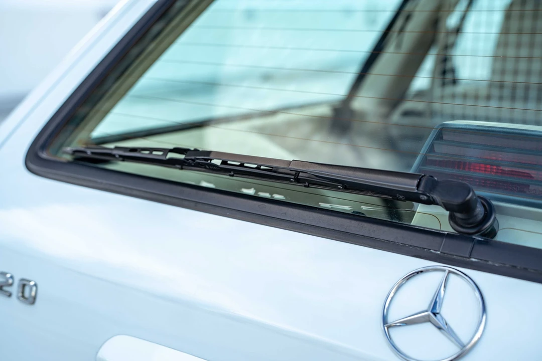 1995 Mercedes-Benz W124 E-Class - Image 29 of 31