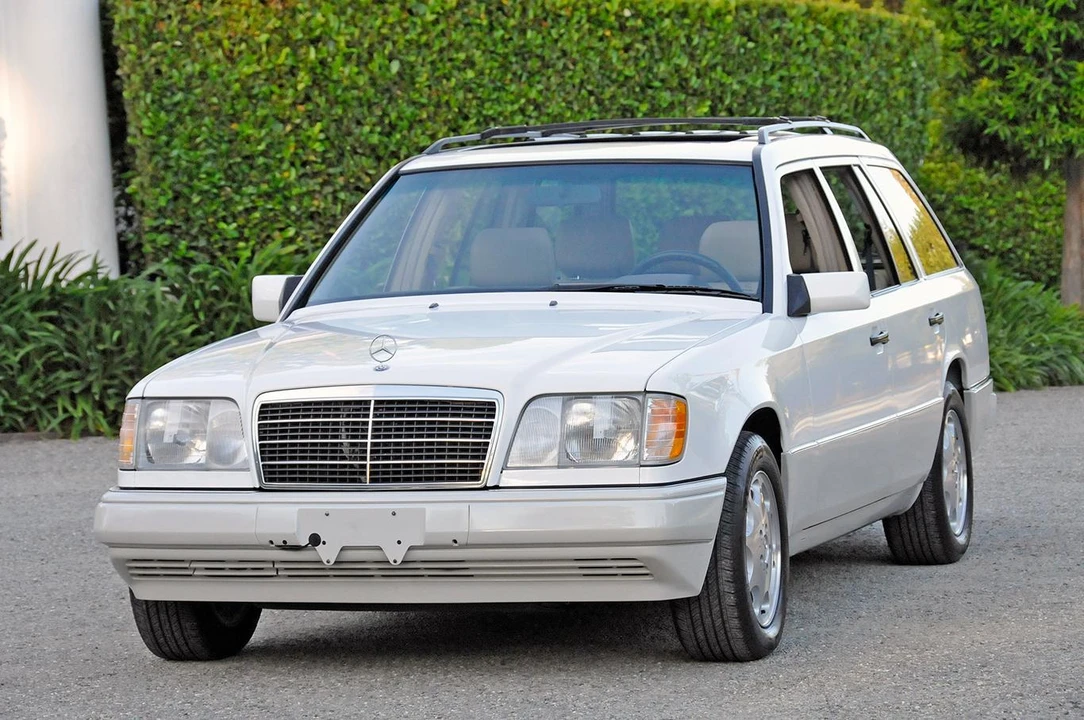 1995 Mercedes-Benz W124 E-Class - Image 2 of 31
