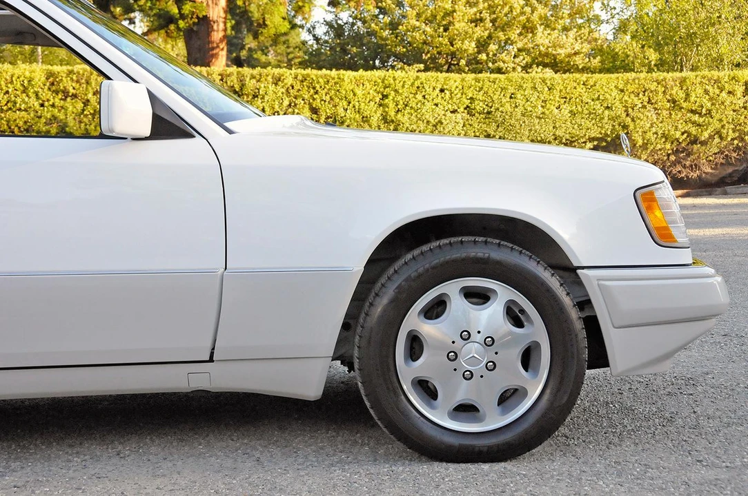 1995 Mercedes-Benz W124 E-Class - Image 19 of 31