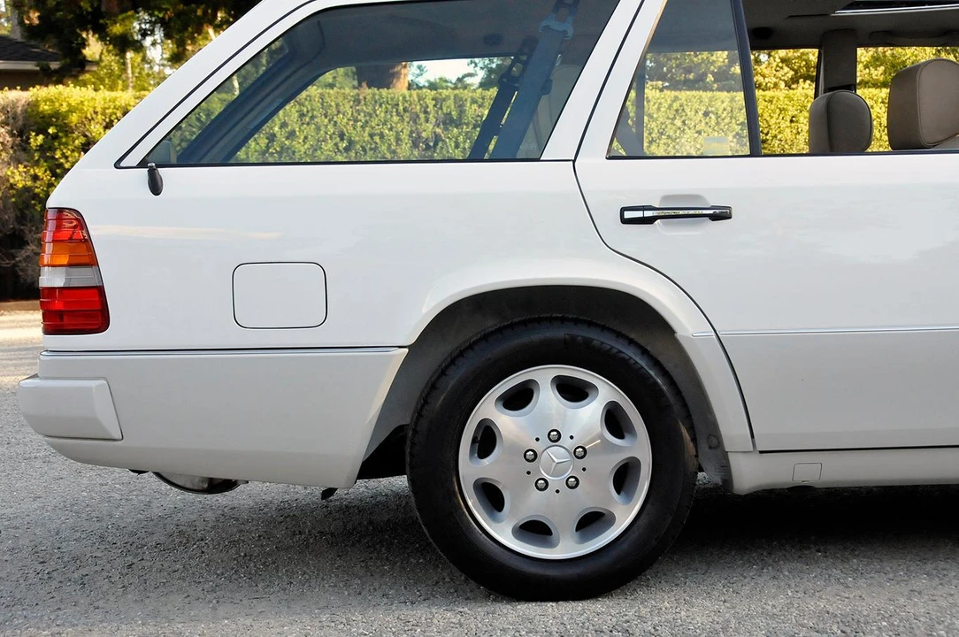1995 Mercedes-Benz W124 E-Class - Image 17 of 31