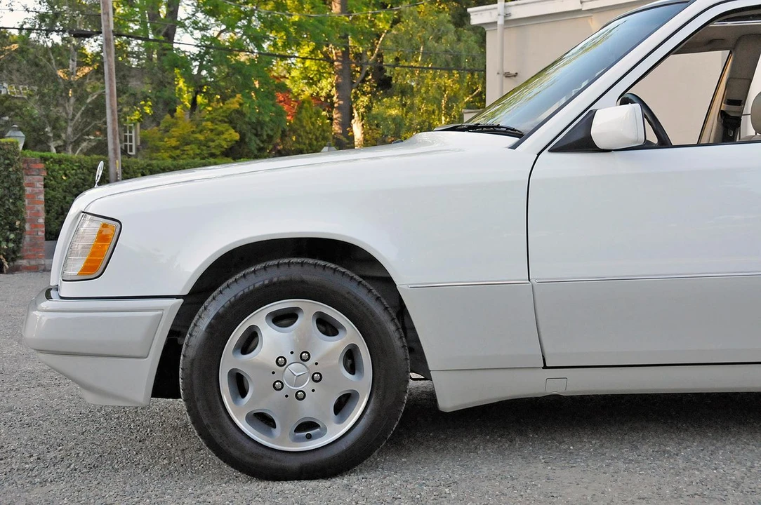 1995 Mercedes-Benz W124 E-Class - Image 20 of 31
