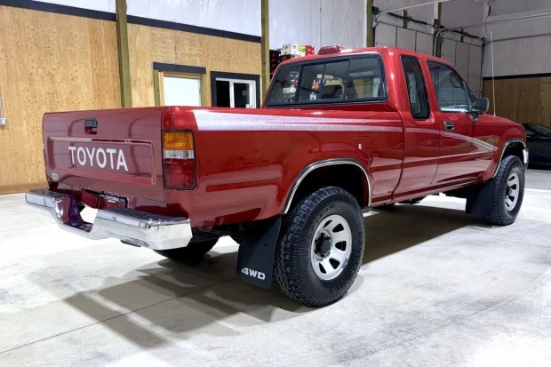 1995 Toyota Hilux 5th Gen - Image 2 of 7