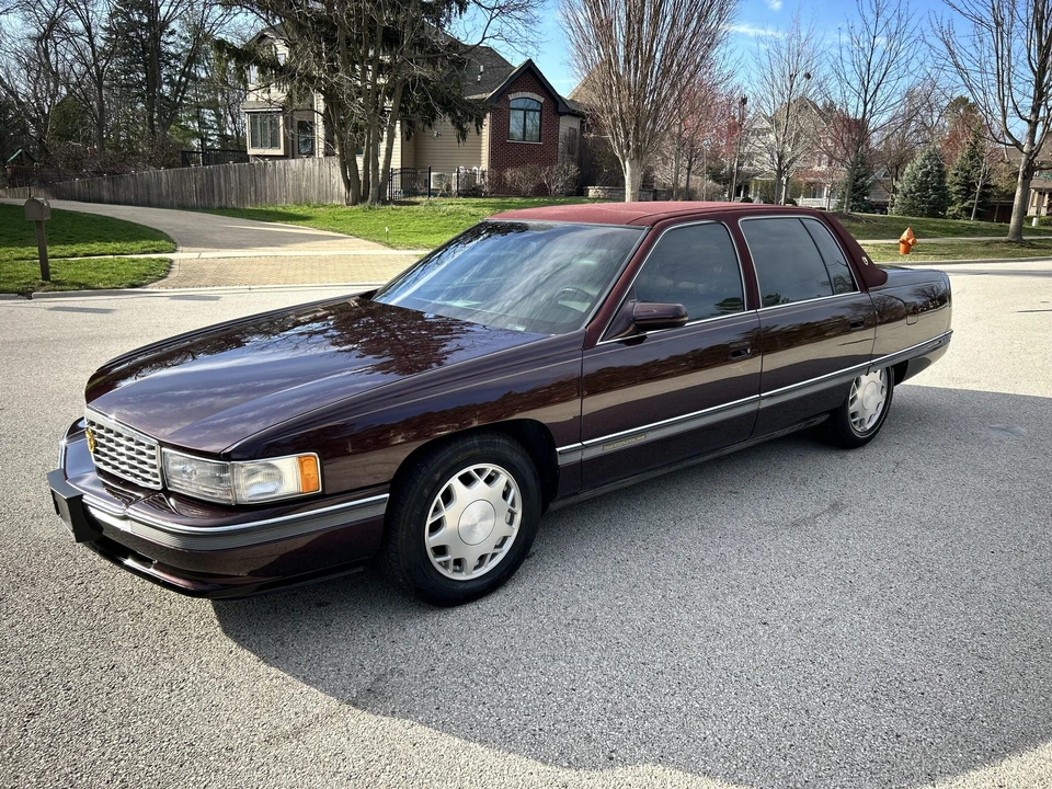 1996 Cadillac DeVille 7th Gen - Image 2 of 31