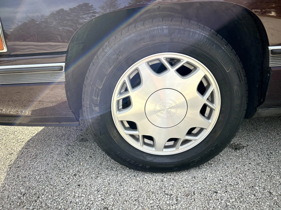 1996 Cadillac DeVille 7th Gen - Image 18 of 31