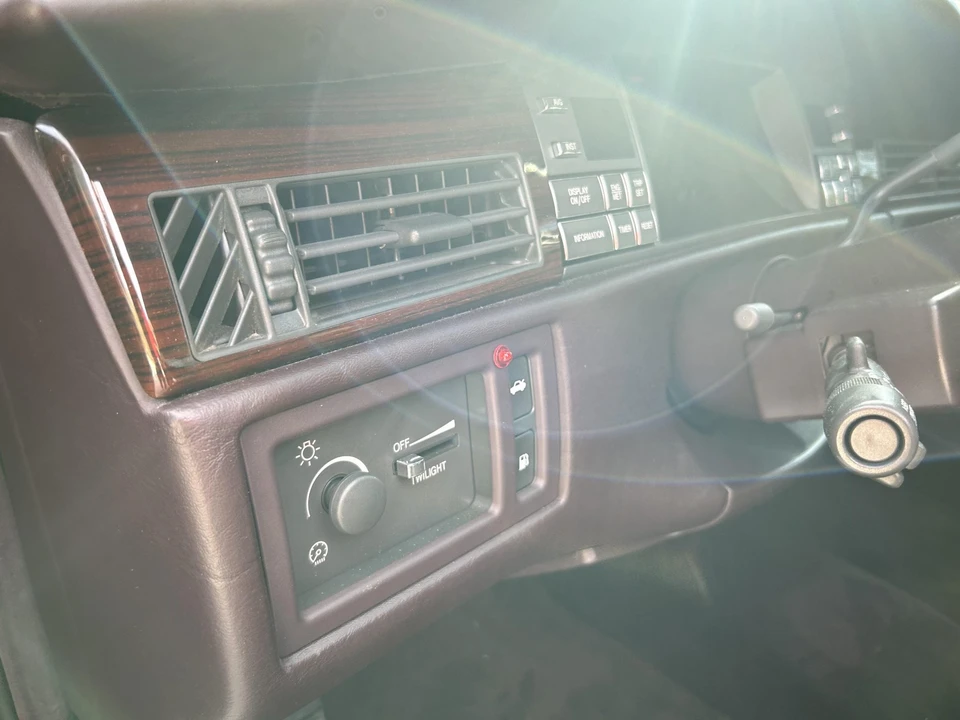 1996 Cadillac DeVille 7th Gen - Image 29 of 31