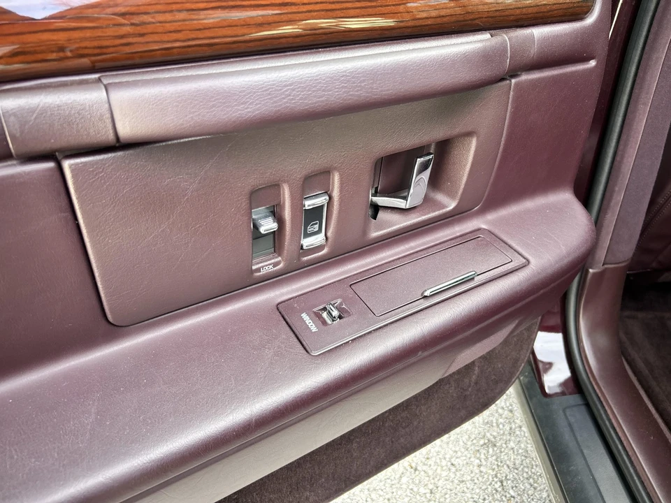 1996 Cadillac DeVille 7th Gen - Image 26 of 31