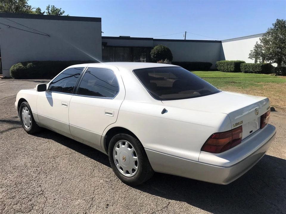 1996 Lexus LS 2nd Gen - Image 21 of 31