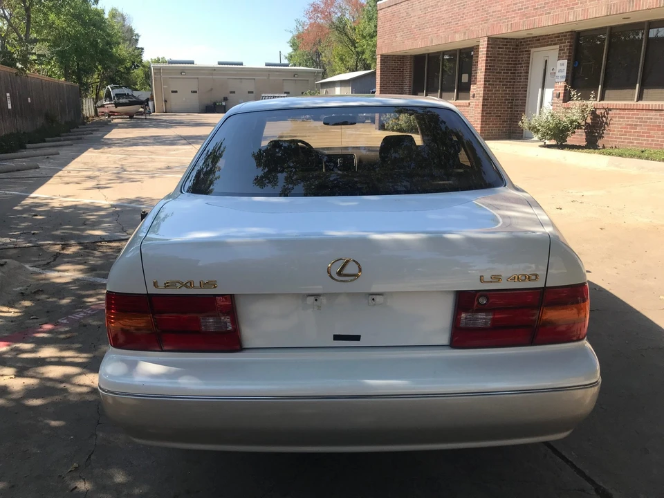 1996 Lexus LS 2nd Gen - Image 17 of 31