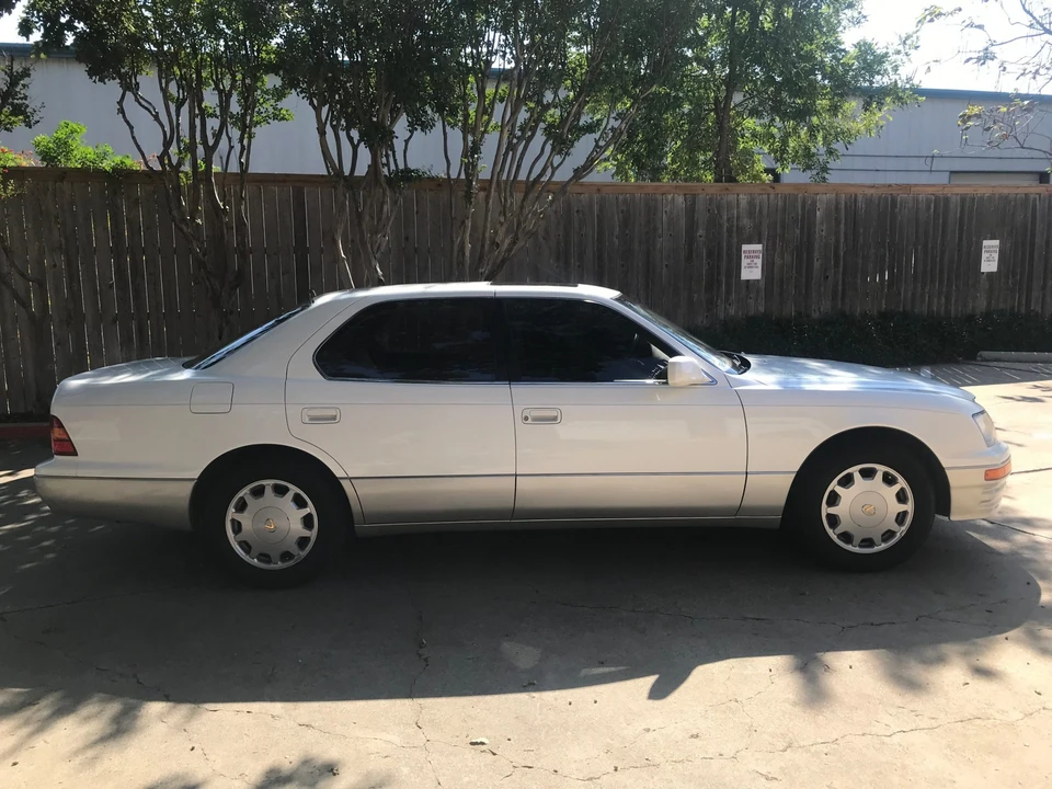 1996 Lexus LS 2nd Gen - Image 13 of 31