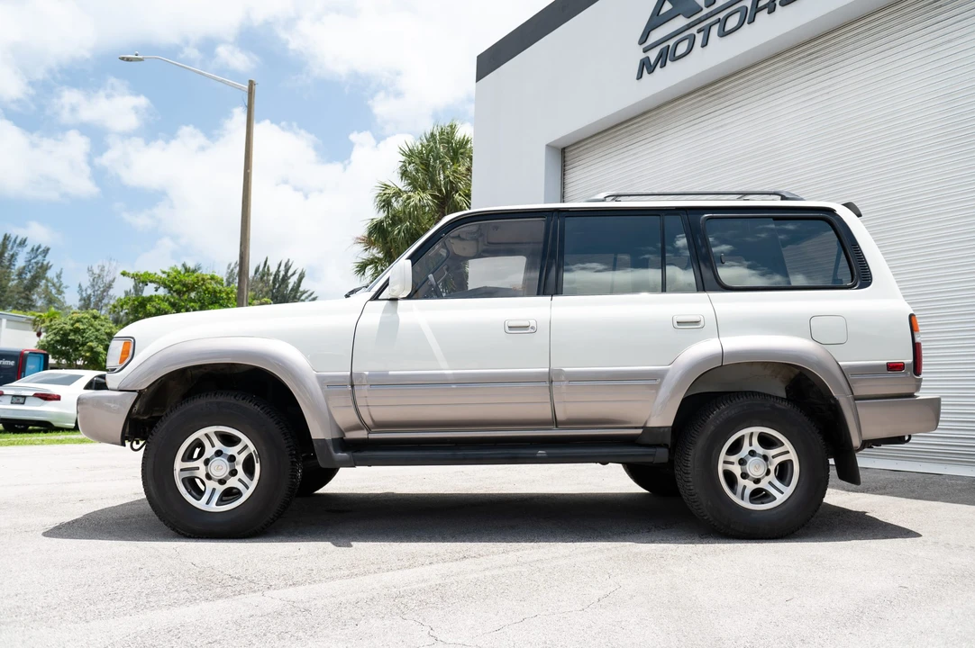 1996 Lexus LX 1st Gen - Image 11 of 31