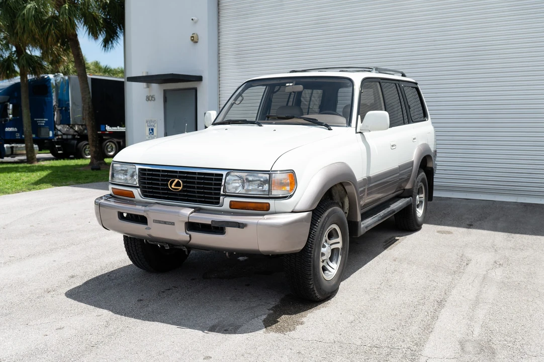 1996 Lexus LX 1st Gen - Image 4 of 31