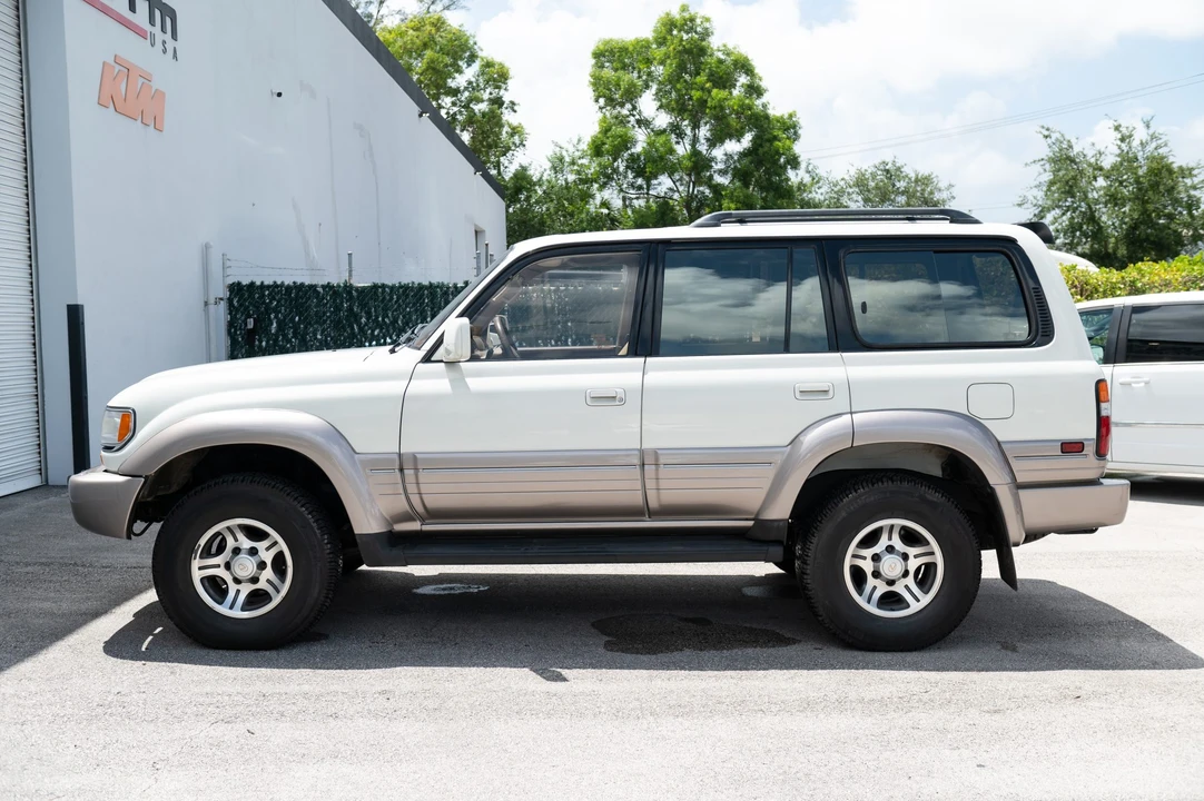 1996 Lexus LX 1st Gen - Image 14 of 31