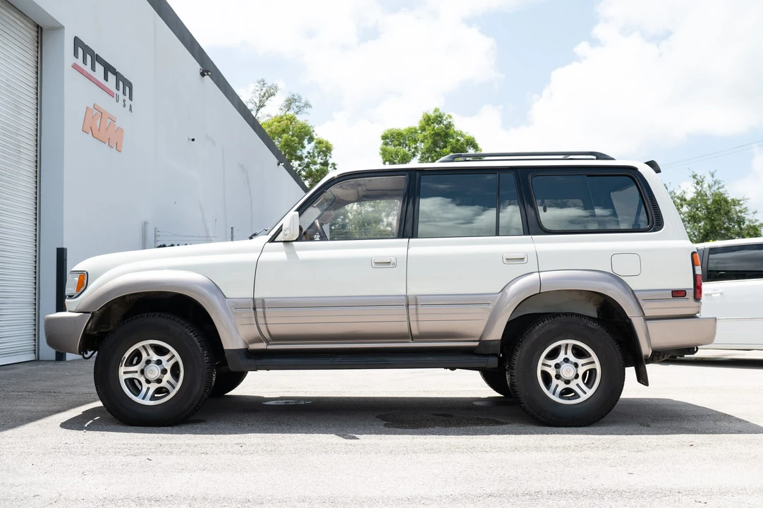 1996 Lexus LX 1st Gen - Image 15 of 31