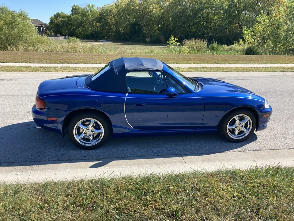 1999 Mazda NB MX-5 Miata - Image 19 of 31