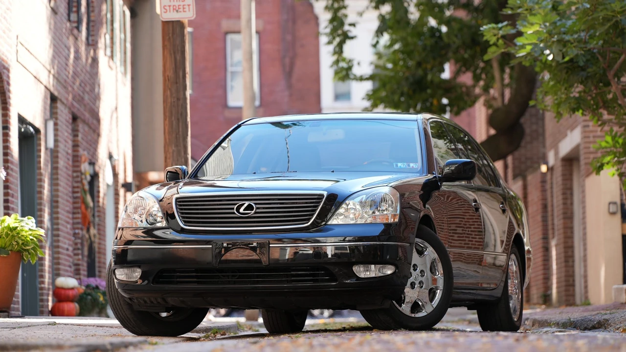 2001 Lexus LS 3rd Gen - Image 2 of 31