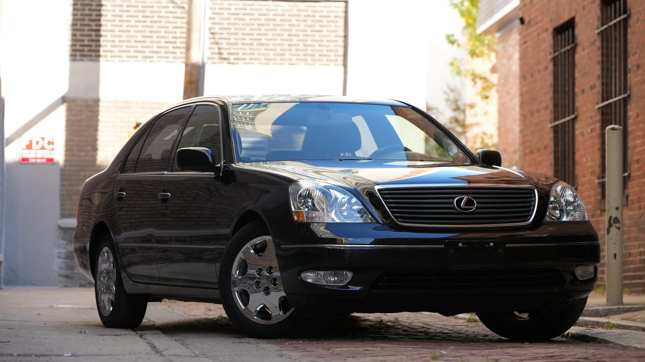 2001 Lexus LS 3rd Gen - Image 5 of 31