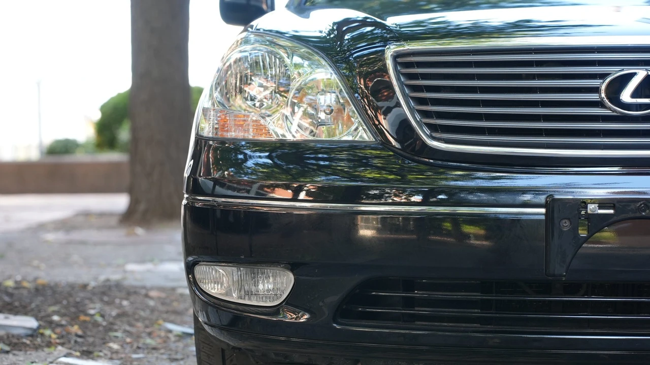 2001 Lexus LS 3rd Gen - Image 16 of 31