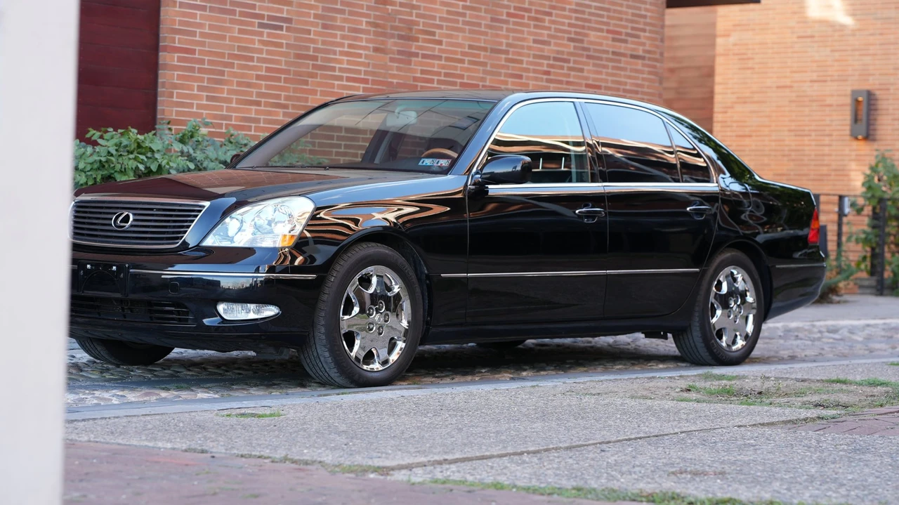 2001 Lexus LS 3rd Gen - Image 14 of 31