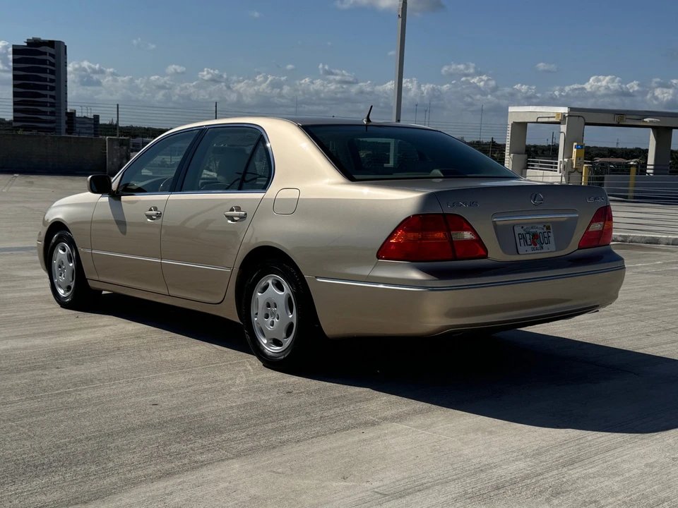 2001 Lexus LS 3rd Gen - Image 9 of 31