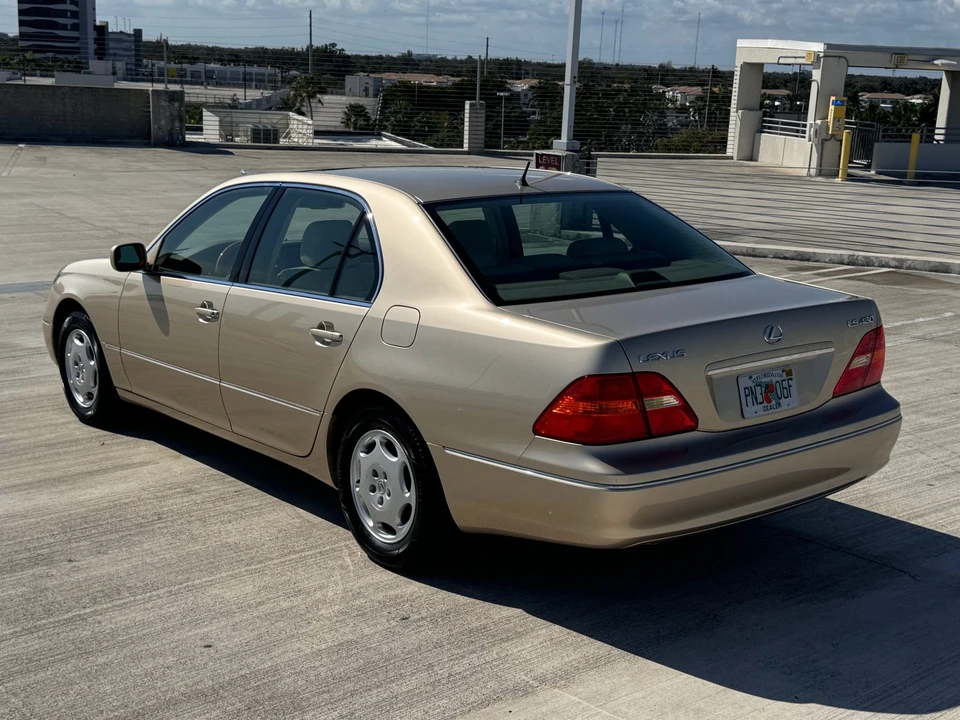 2001 Lexus LS 3rd Gen - Image 10 of 31
