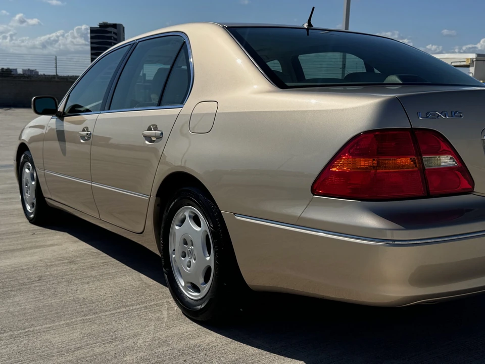 2001 Lexus LS 3rd Gen - Image 26 of 31