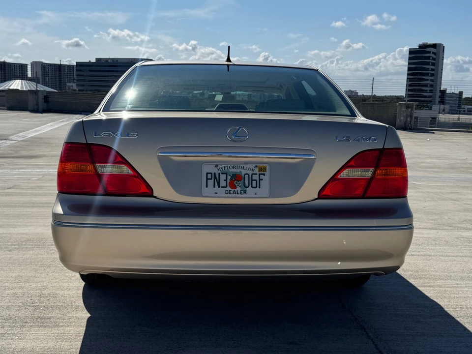 2001 Lexus LS 3rd Gen - Image 12 of 31