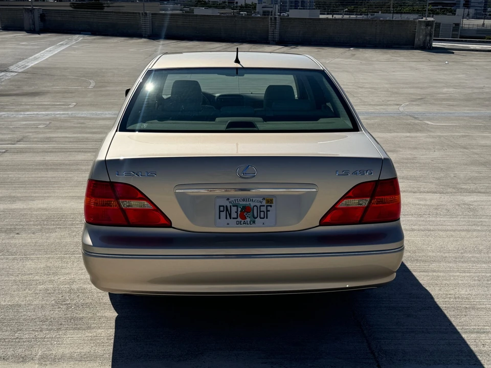 2001 Lexus LS 3rd Gen - Image 13 of 31