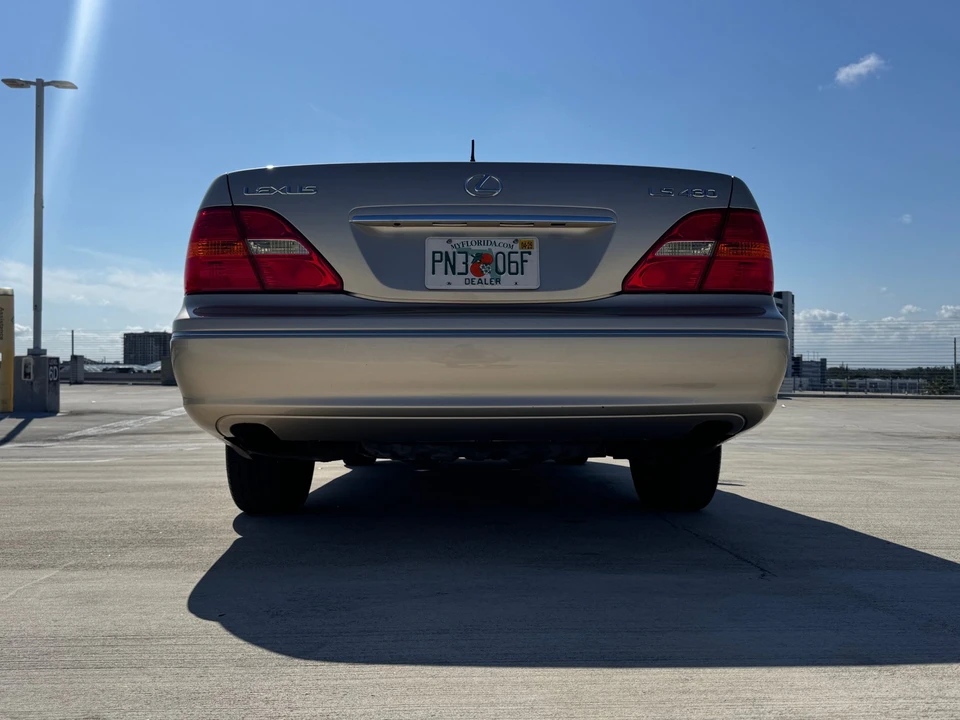 2001 Lexus LS 3rd Gen - Image 11 of 31