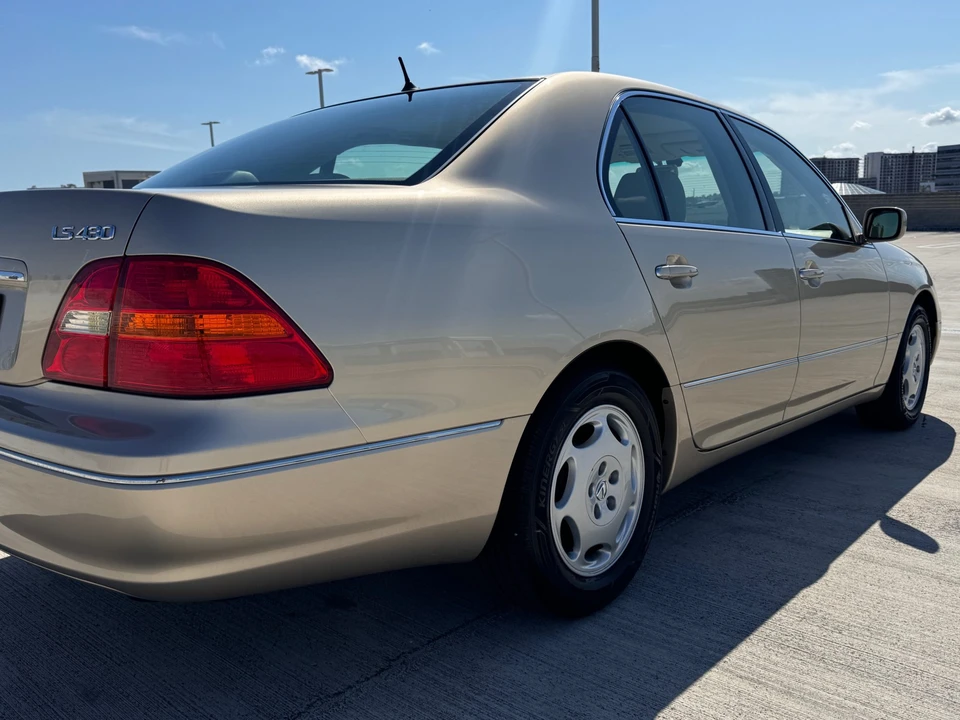 2001 Lexus LS 3rd Gen - Image 27 of 31
