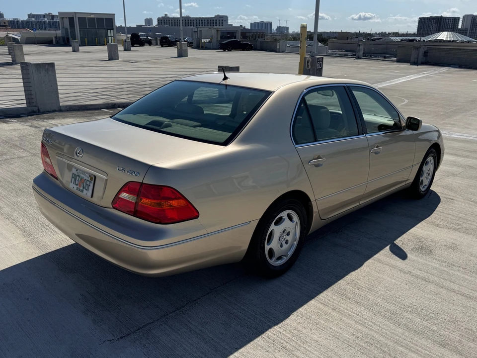 2001 Lexus LS 3rd Gen - Image 14 of 31
