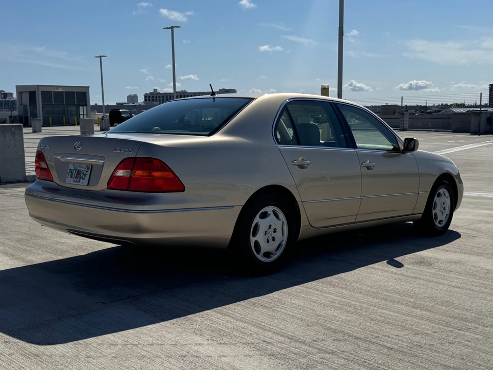 2001 Lexus LS 3rd Gen - Image 15 of 31