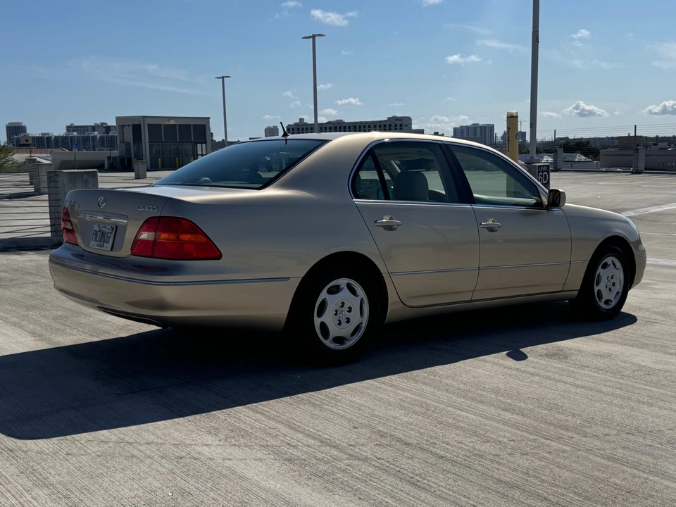 2001 Lexus LS 3rd Gen - Image 16 of 31