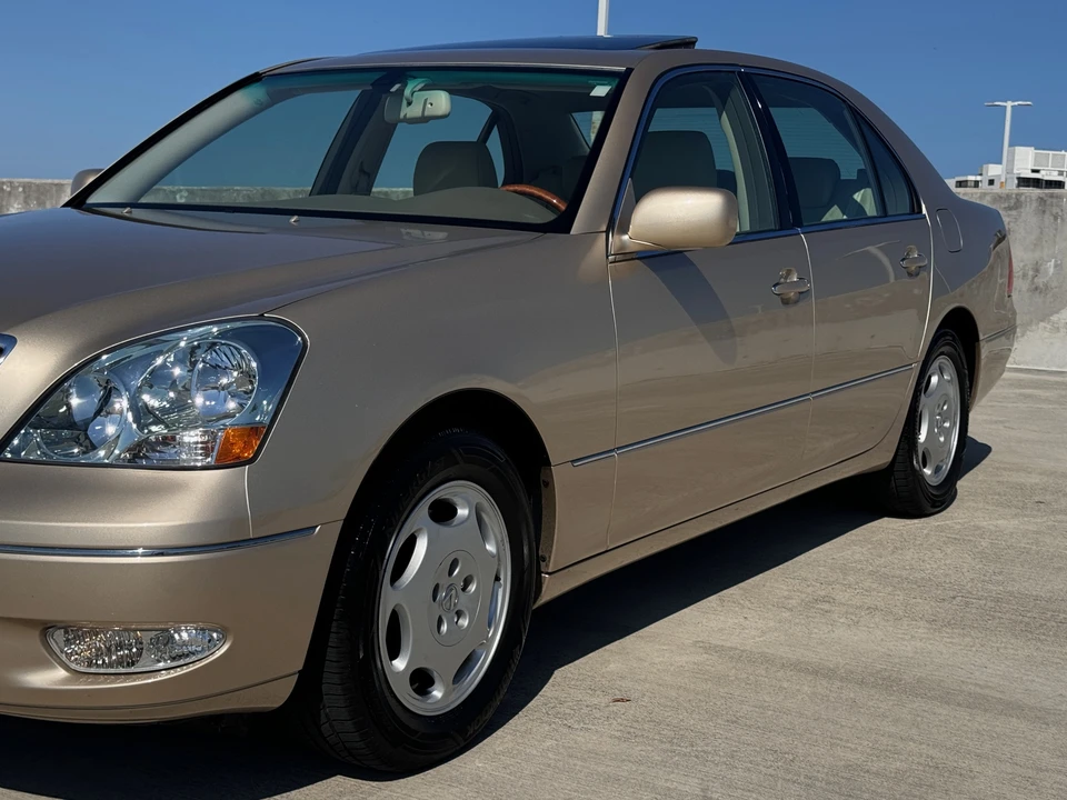 2001 Lexus LS 3rd Gen - Image 25 of 31