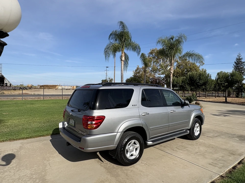 2001 Toyota Sequoia 1st Gen - Image 10 of 31
