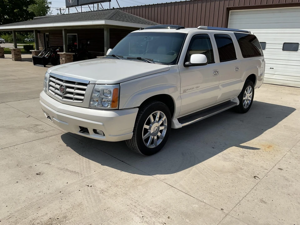 2003 Cadillac Escalade & EXT 2nd Gen - Image 2 of 31