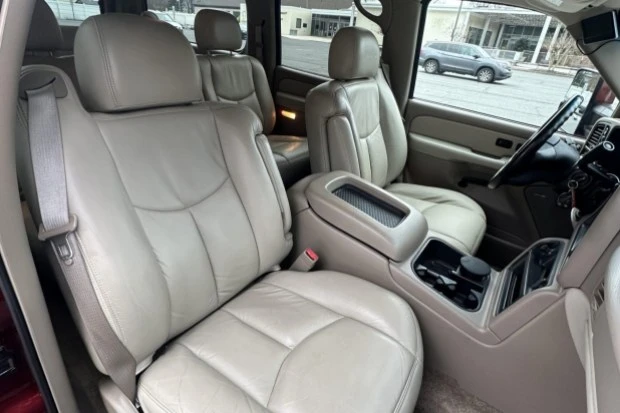 2003 Chevrolet Suburban 9th Gen - Image 4 of 7