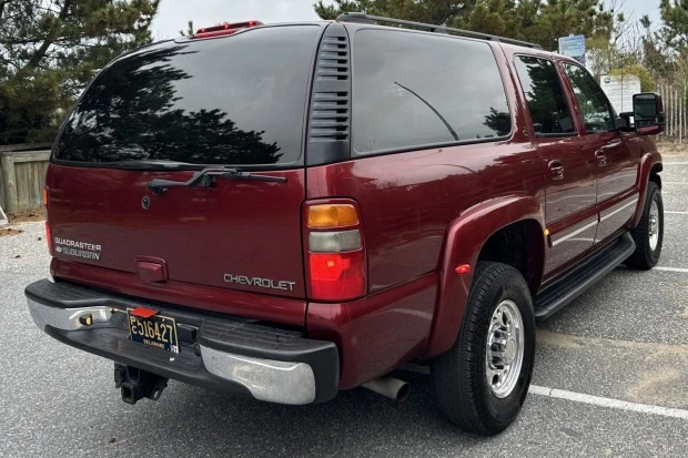 2003 Chevrolet Suburban 9th Gen - Image 2 of 7
