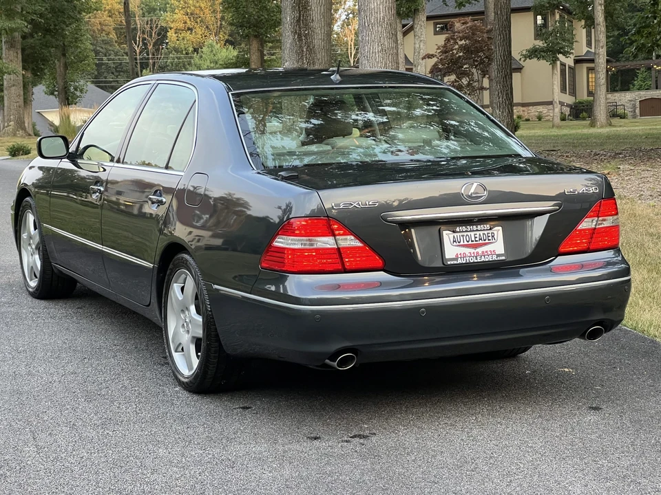 2005 Lexus LS 3rd Gen - Image 25 of 31