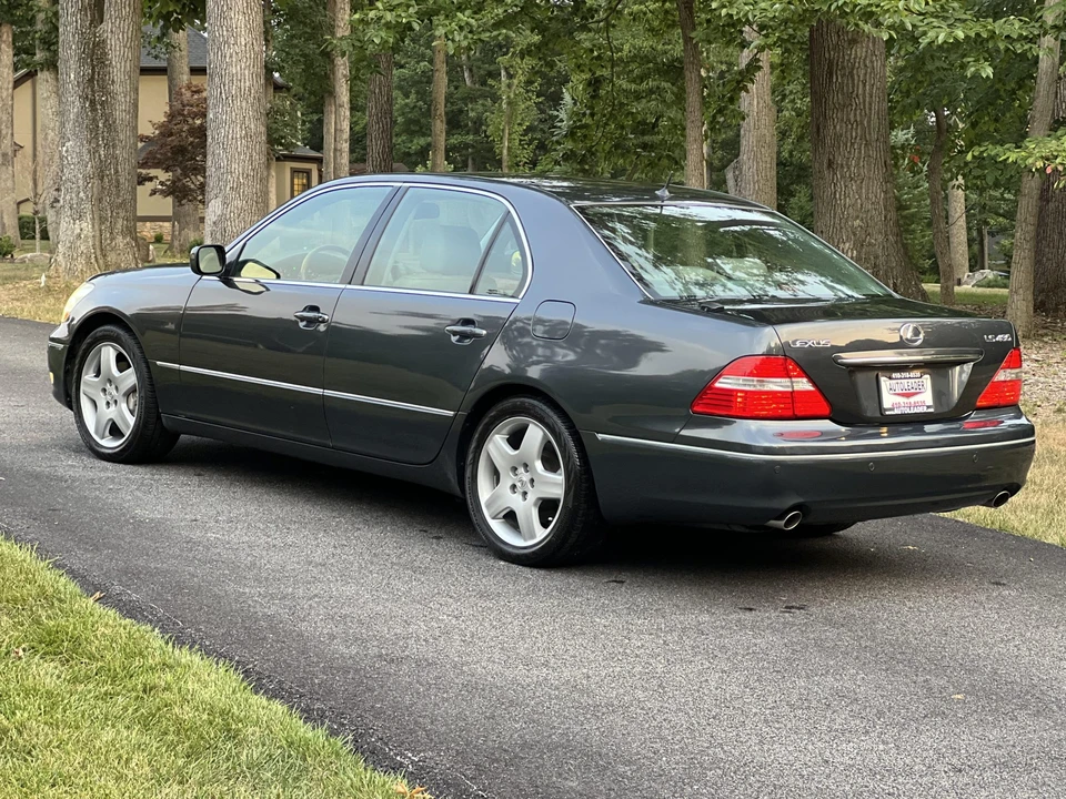 2005 Lexus LS 3rd Gen - Image 27 of 31