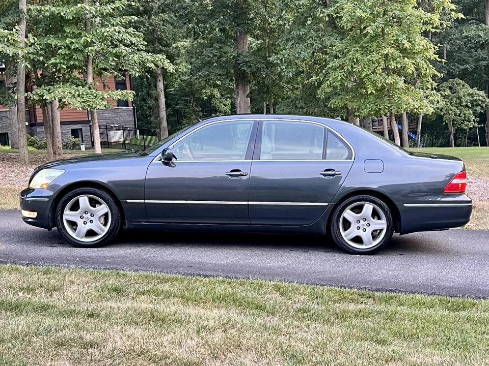 2005 Lexus LS 3rd Gen - Image 16 of 31