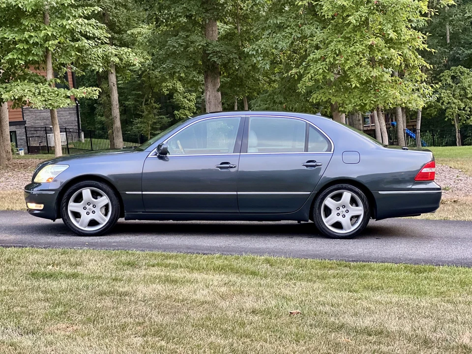 2005 Lexus LS 3rd Gen - Image 17 of 31