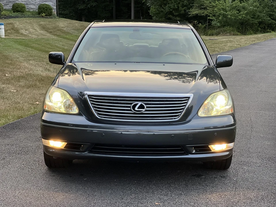 2005 Lexus LS 3rd Gen - Image 22 of 31