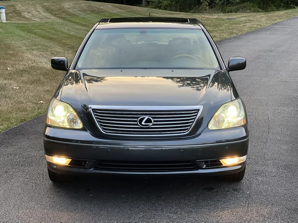 2005 Lexus LS 3rd Gen - Image 21 of 31