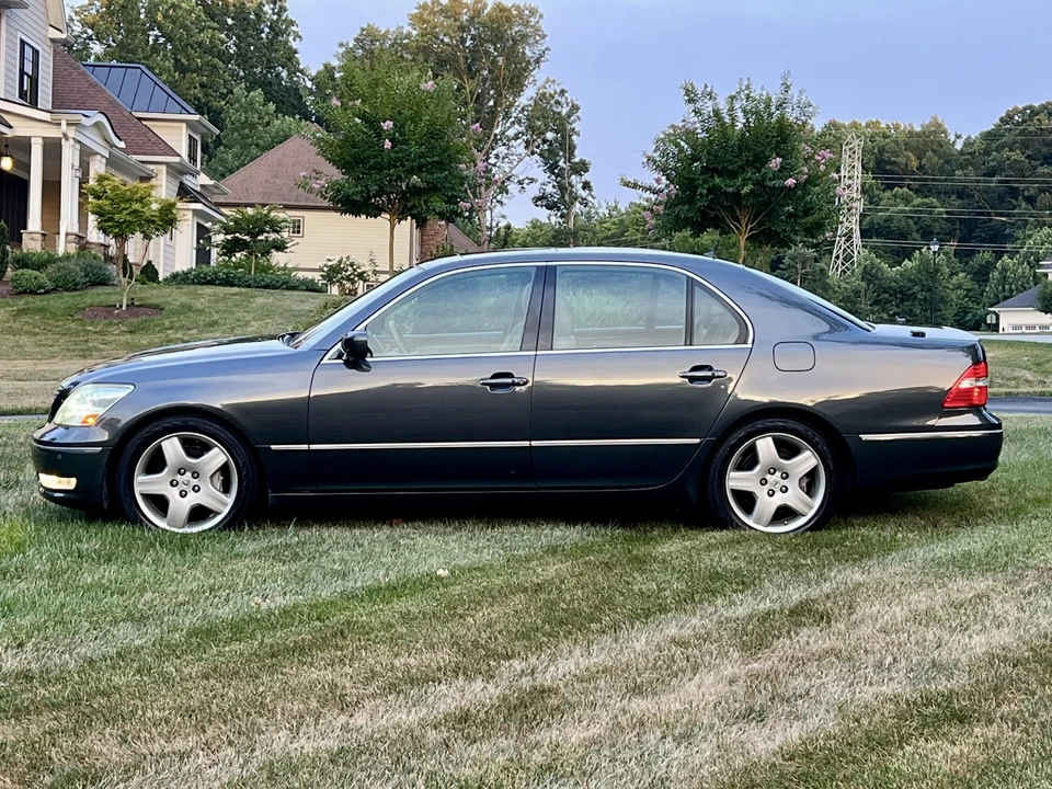 2005 Lexus LS 3rd Gen - Image 18 of 31