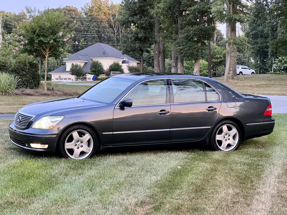 2005 Lexus LS 3rd Gen - Image 19 of 31