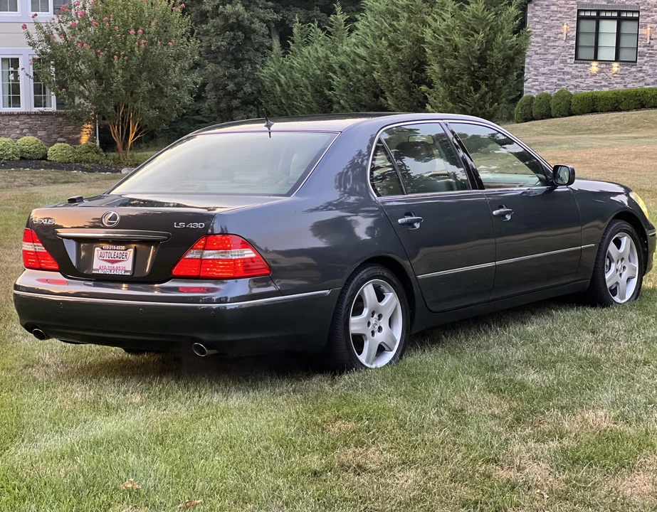 2005 Lexus LS 3rd Gen - Image 24 of 31
