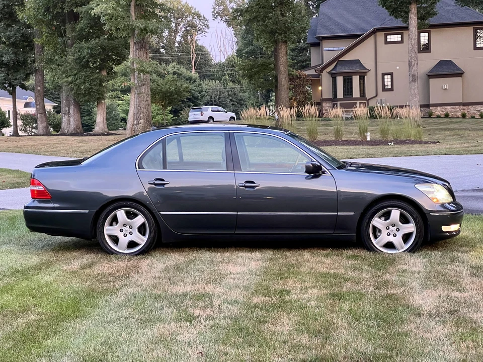 2005 Lexus LS 3rd Gen - Image 14 of 31